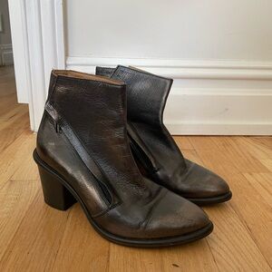 Gidigio Metallic Ankle Boots